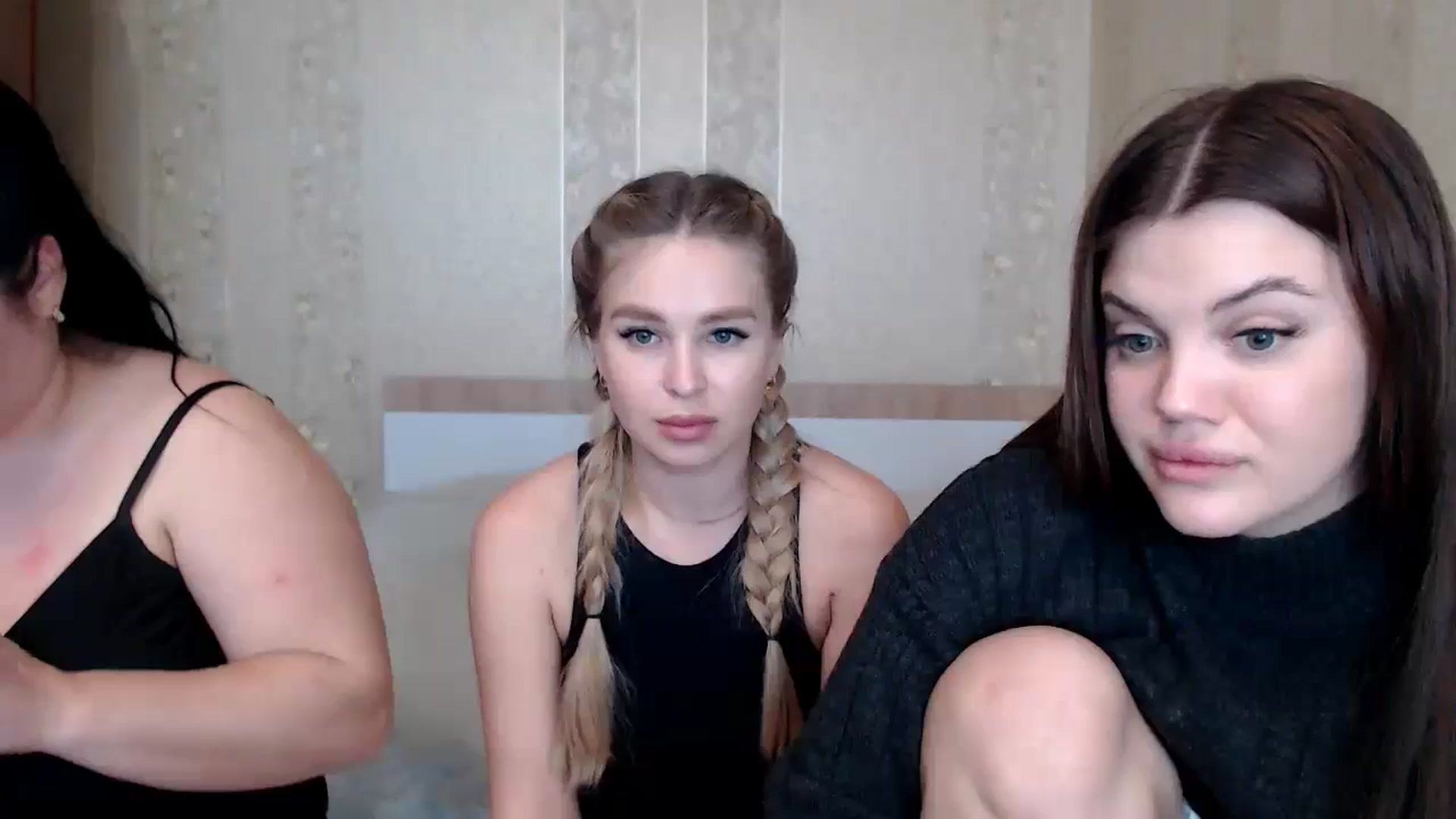 Gallery image thumbnail from Caramelkaa's myfreecams stream on, 05/15/2024, 13:52 image 18 of 20
