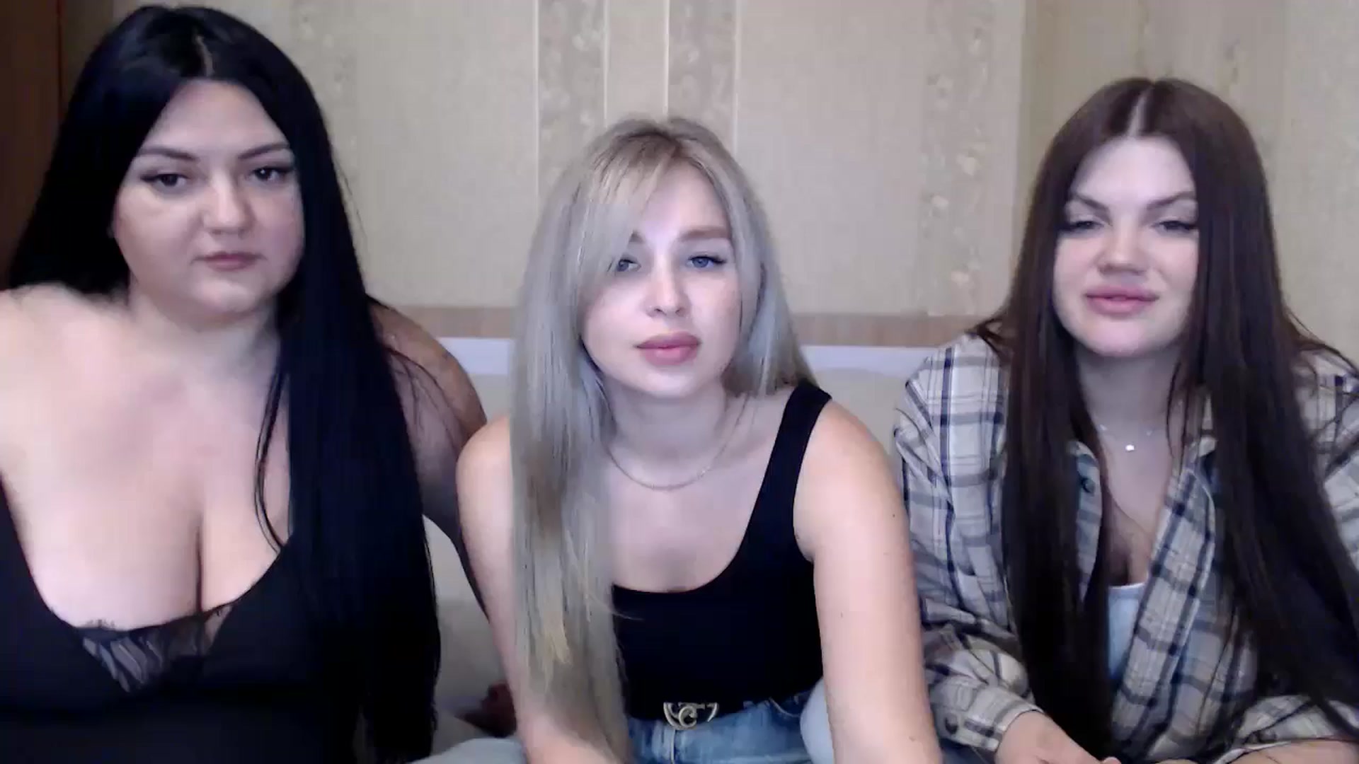 Gallery image thumbnail from Caramelkaa's myfreecams stream on, 05/16/2024, 15:40 image 14 of 20