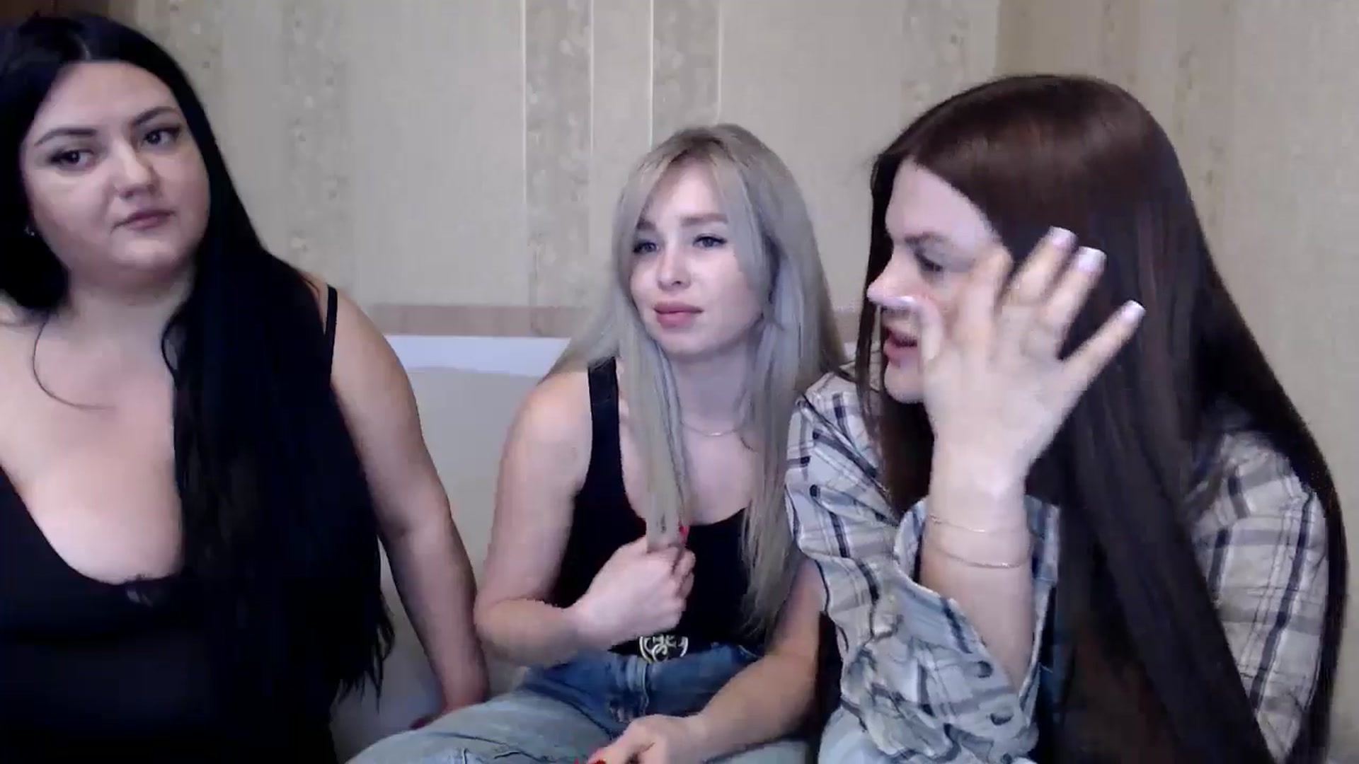 Gallery image thumbnail from Caramelkaa's myfreecams stream on, 05/16/2024, 15:40 image 6 of 20
