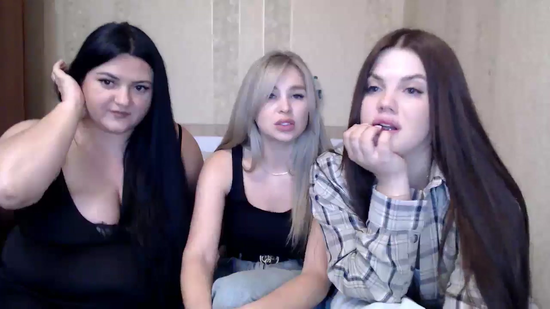 Gallery image thumbnail from Caramelkaa's myfreecams stream on, 05/16/2024, 15:40 image 5 of 20