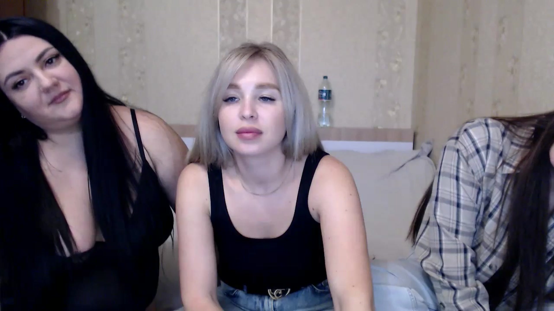 Gallery image thumbnail from Caramelkaa's myfreecams stream on, 05/16/2024, 15:40 image 13 of 20