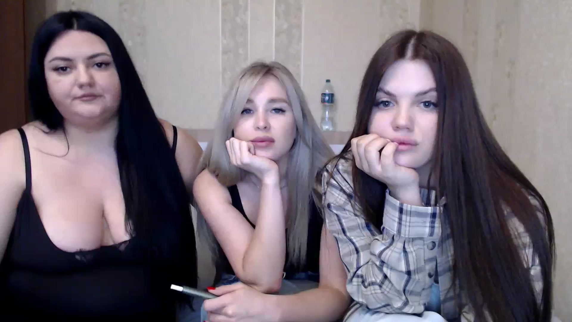Gallery image thumbnail from Caramelkaa's myfreecams stream on, 05/16/2024, 15:40 image 4 of 20