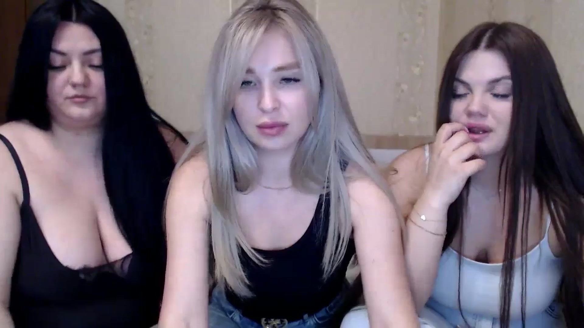 Gallery image thumbnail from Caramelkaa's myfreecams stream on, 05/16/2024, 16:08 image 8 of 20