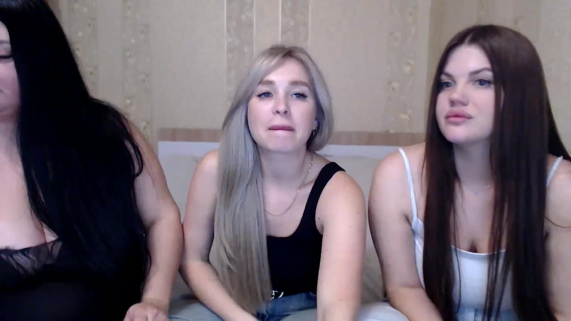 Gallery image thumbnail from Caramelkaa's myfreecams stream on, 05/16/2024, 16:08 image 16 of 20