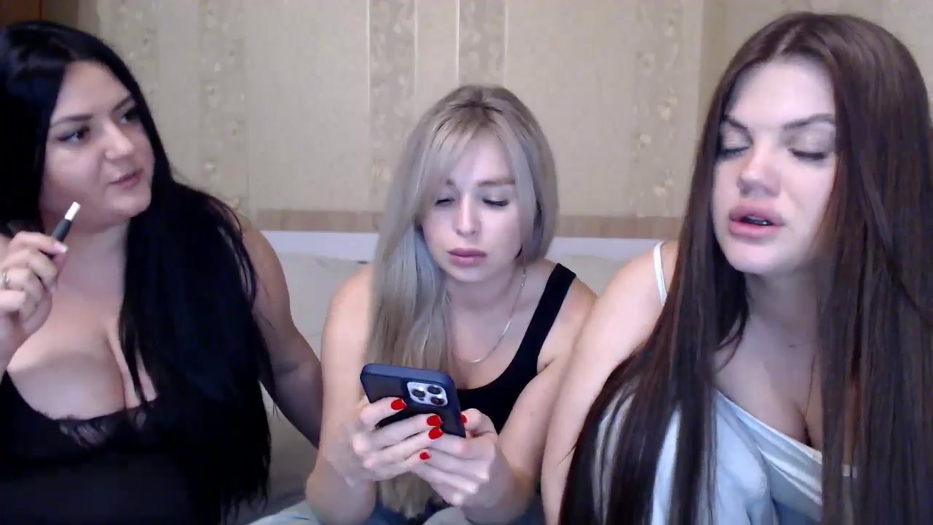 Gallery image thumbnail from Caramelkaa's myfreecams stream on, 05/16/2024, 16:08 image 18 of 20