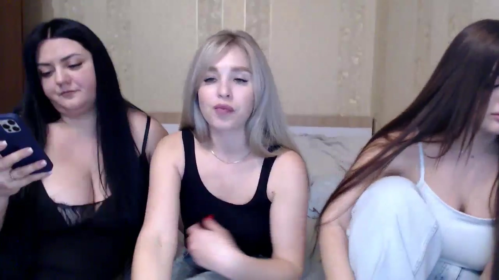 Gallery image thumbnail from Caramelkaa's myfreecams stream on, 05/16/2024, 16:57 image 4 of 20