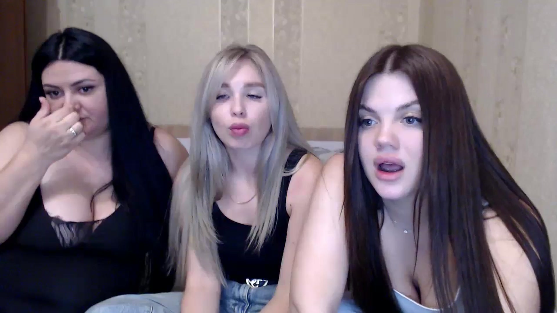 Gallery image thumbnail from Caramelkaa's myfreecams stream on, 05/16/2024, 16:57 image 13 of 20