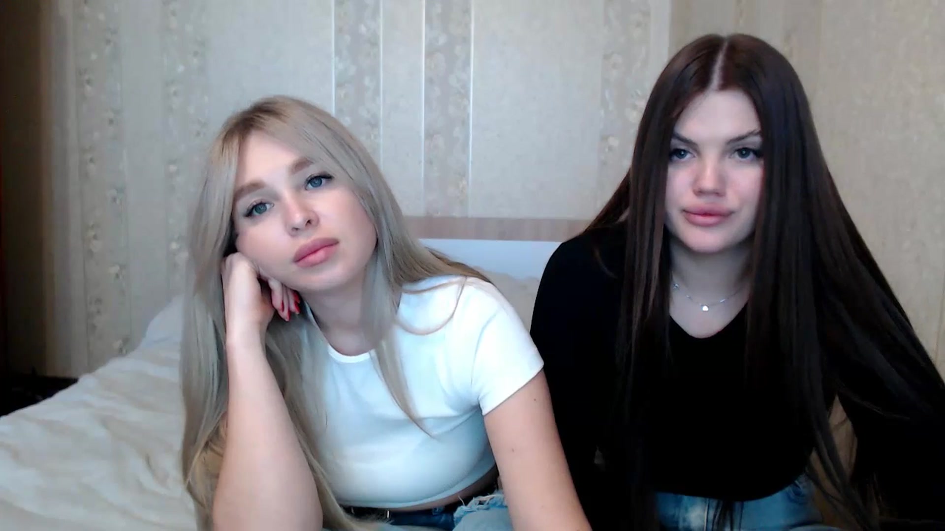 Gallery image thumbnail from Caramelkaa's myfreecams stream on, 05/17/2024, 13:19 image 17 of 20