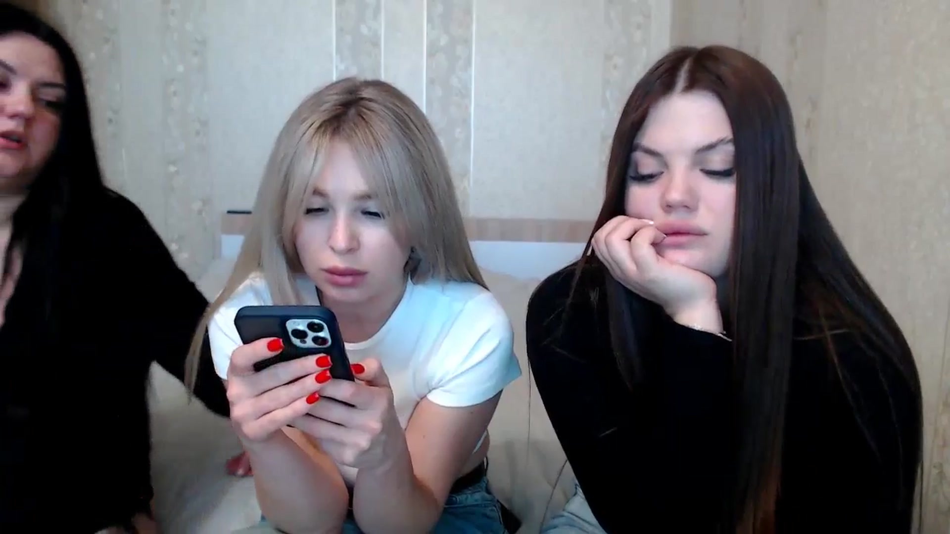 Gallery image thumbnail from Caramelkaa's myfreecams stream on, 05/17/2024, 13:19 image 20 of 20