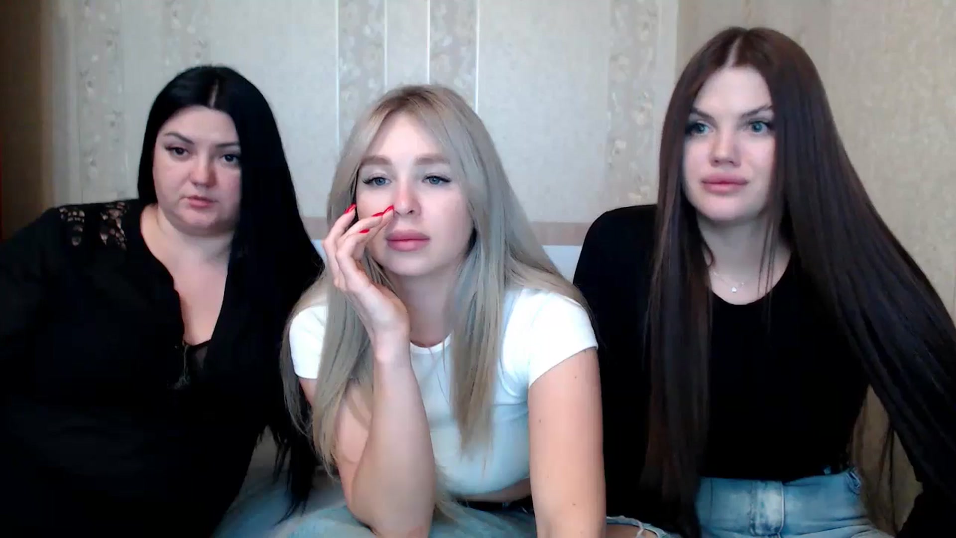 Gallery image thumbnail from Caramelkaa's myfreecams stream on, 05/17/2024, 13:19 image 2 of 20