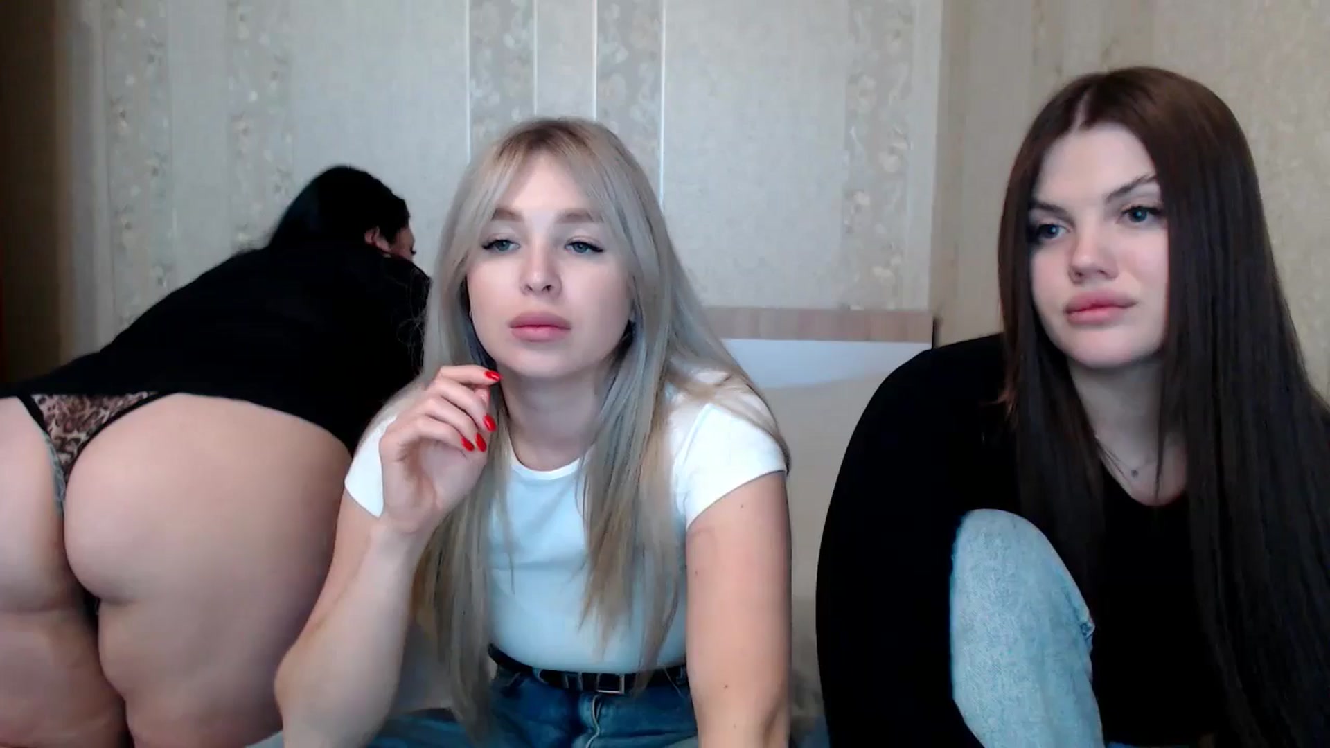 Gallery image thumbnail from Caramelkaa's myfreecams stream on, 05/17/2024, 13:19 image 4 of 20