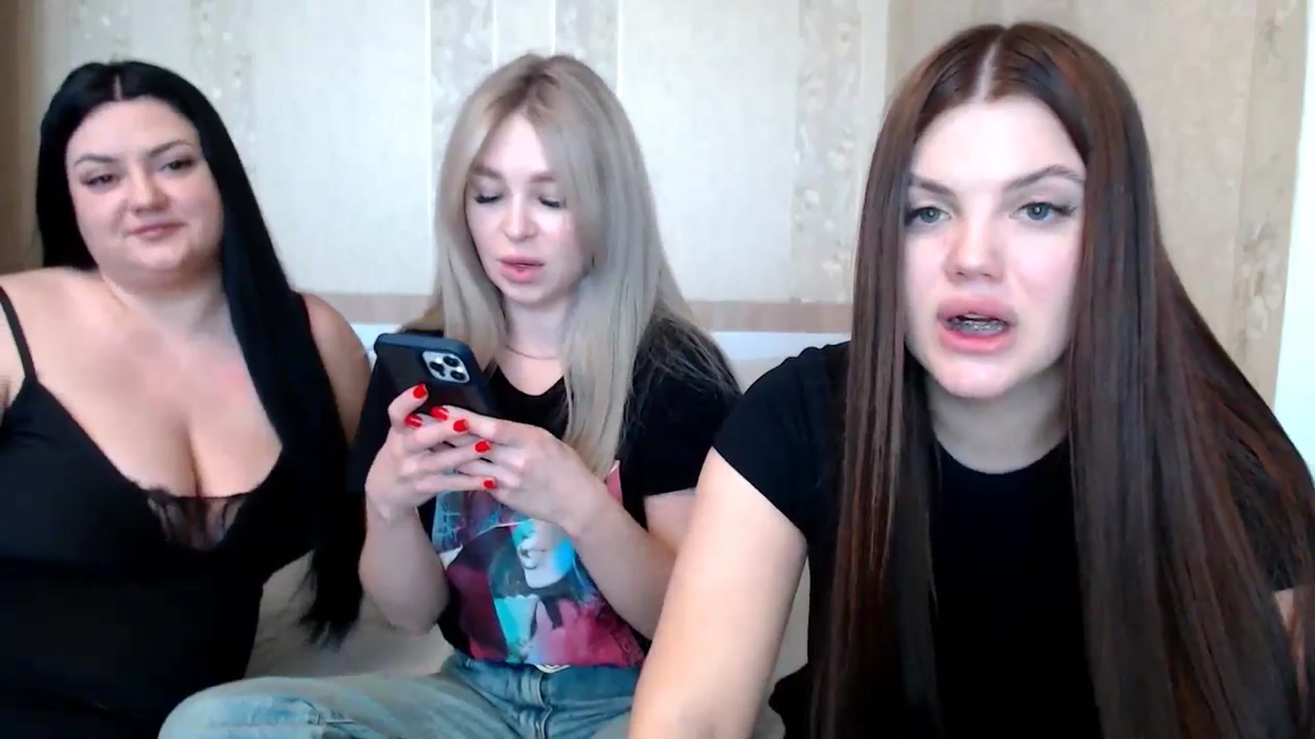 Gallery image thumbnail from Caramelkaa's myfreecams stream on, 05/18/2024, 10:16 image 7 of 20