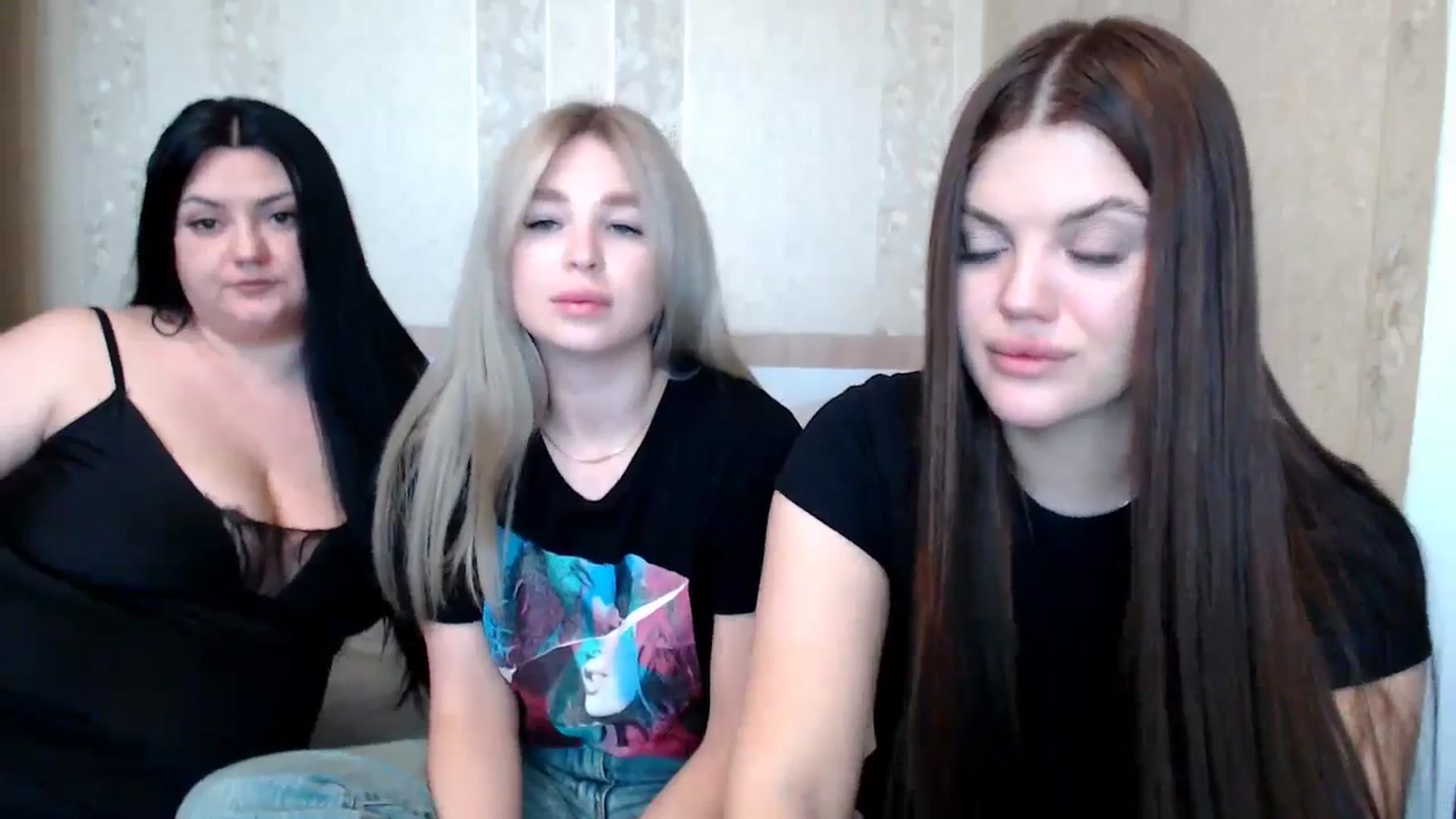 Gallery image thumbnail from Caramelkaa's myfreecams stream on, 05/18/2024, 10:16 image 9 of 20