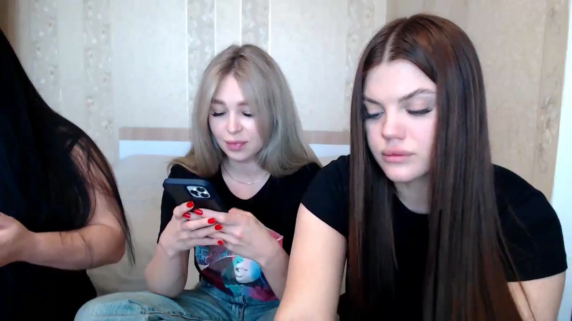 Gallery image thumbnail from Caramelkaa's myfreecams stream on, 05/18/2024, 10:16 image 3 of 20