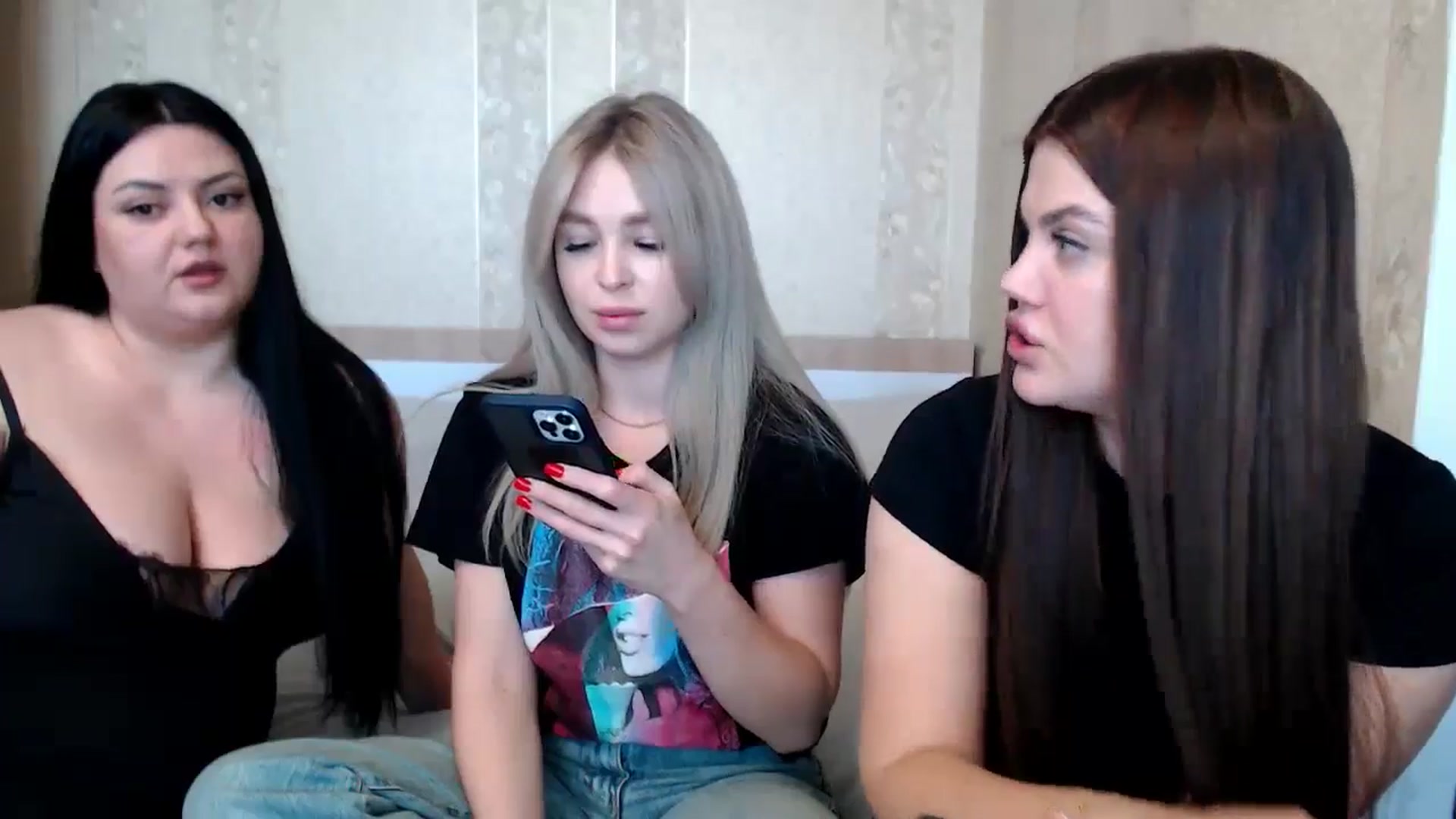 Gallery image thumbnail from Caramelkaa's myfreecams stream on, 05/18/2024, 10:16 image 6 of 20