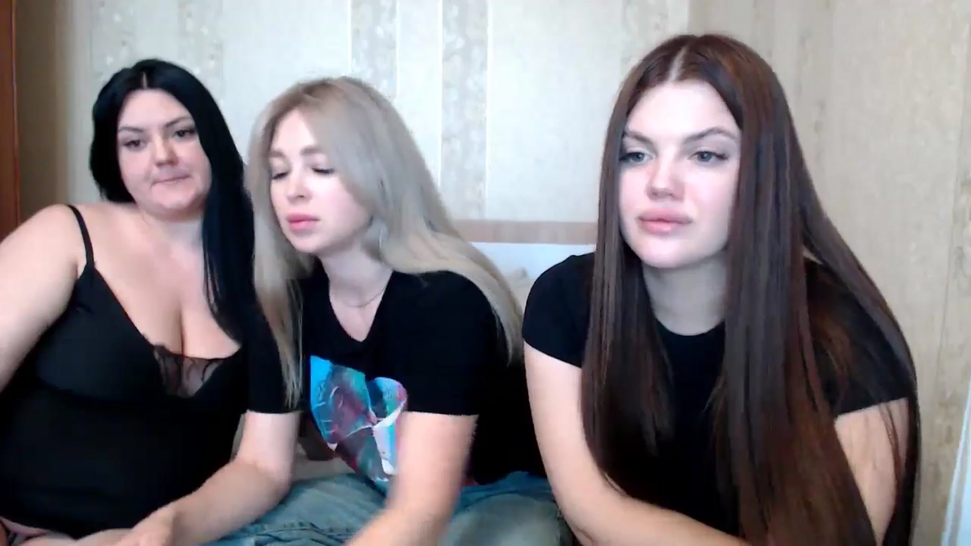 Gallery image thumbnail from Caramelkaa's myfreecams stream on, 05/18/2024, 10:16 image 16 of 20