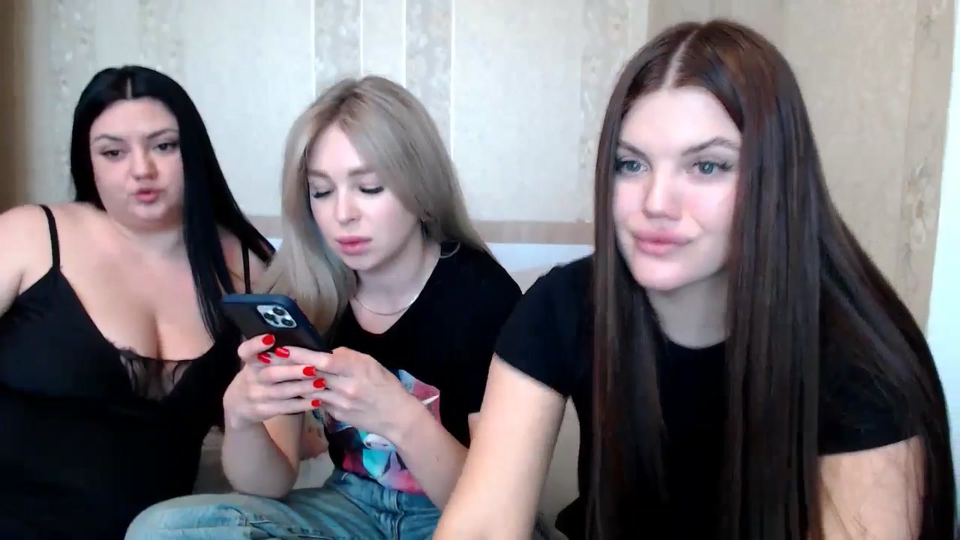 Gallery image thumbnail from Caramelkaa's myfreecams stream on, 05/18/2024, 10:16 image 8 of 20