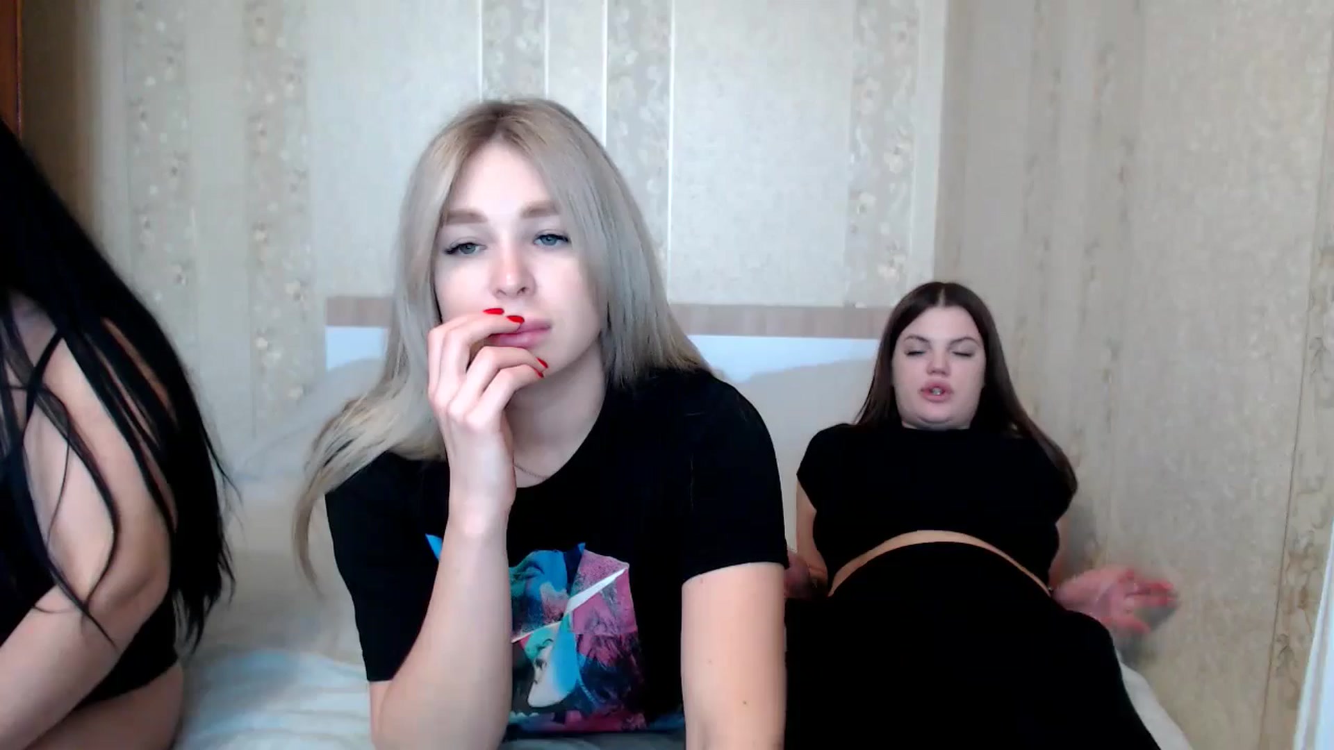 Gallery image thumbnail from Caramelkaa's myfreecams stream on, 05/18/2024, 11:10 image 17 of 20