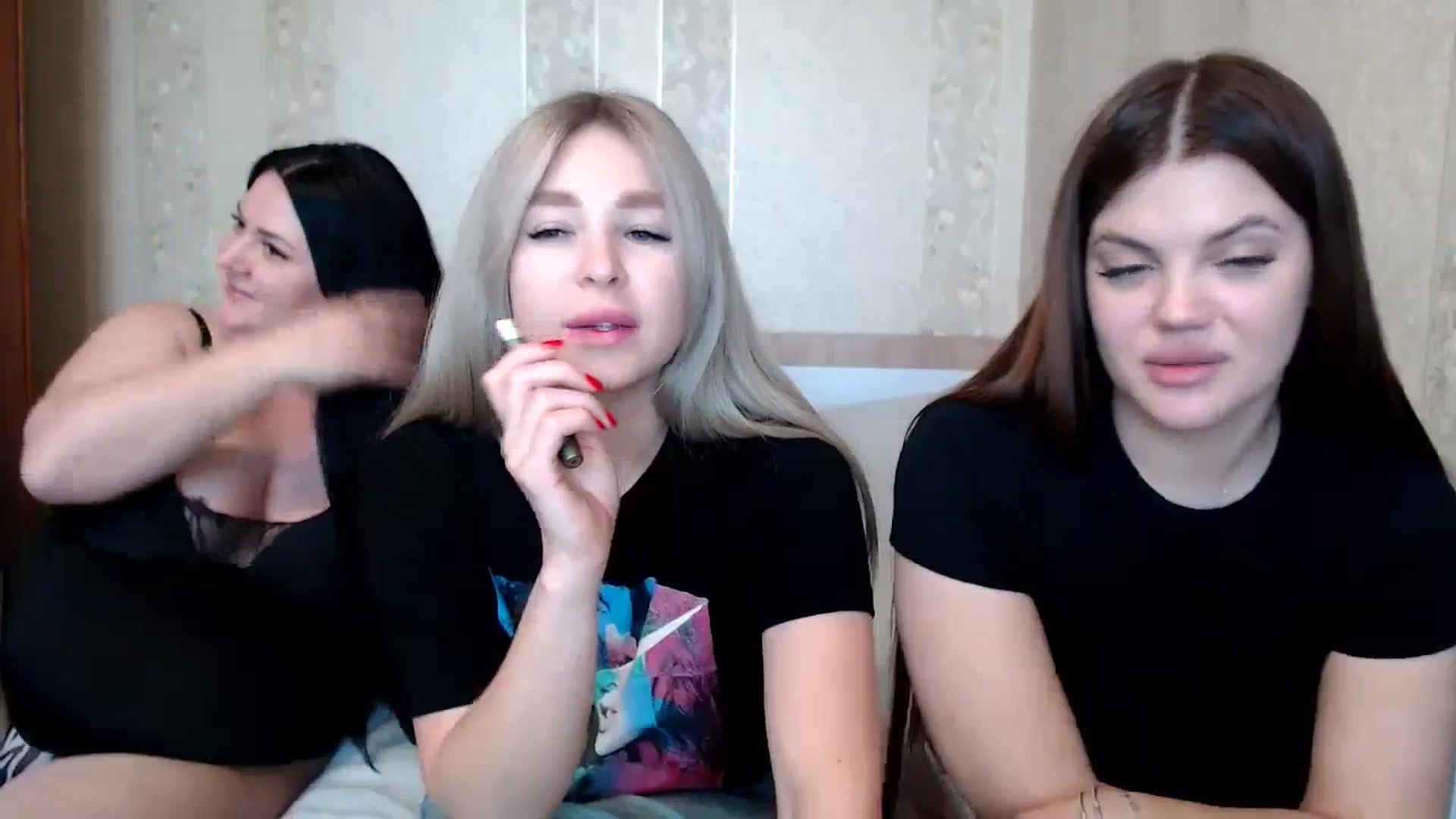 Gallery image thumbnail from Caramelkaa's myfreecams stream on, 05/18/2024, 11:10 image 14 of 20