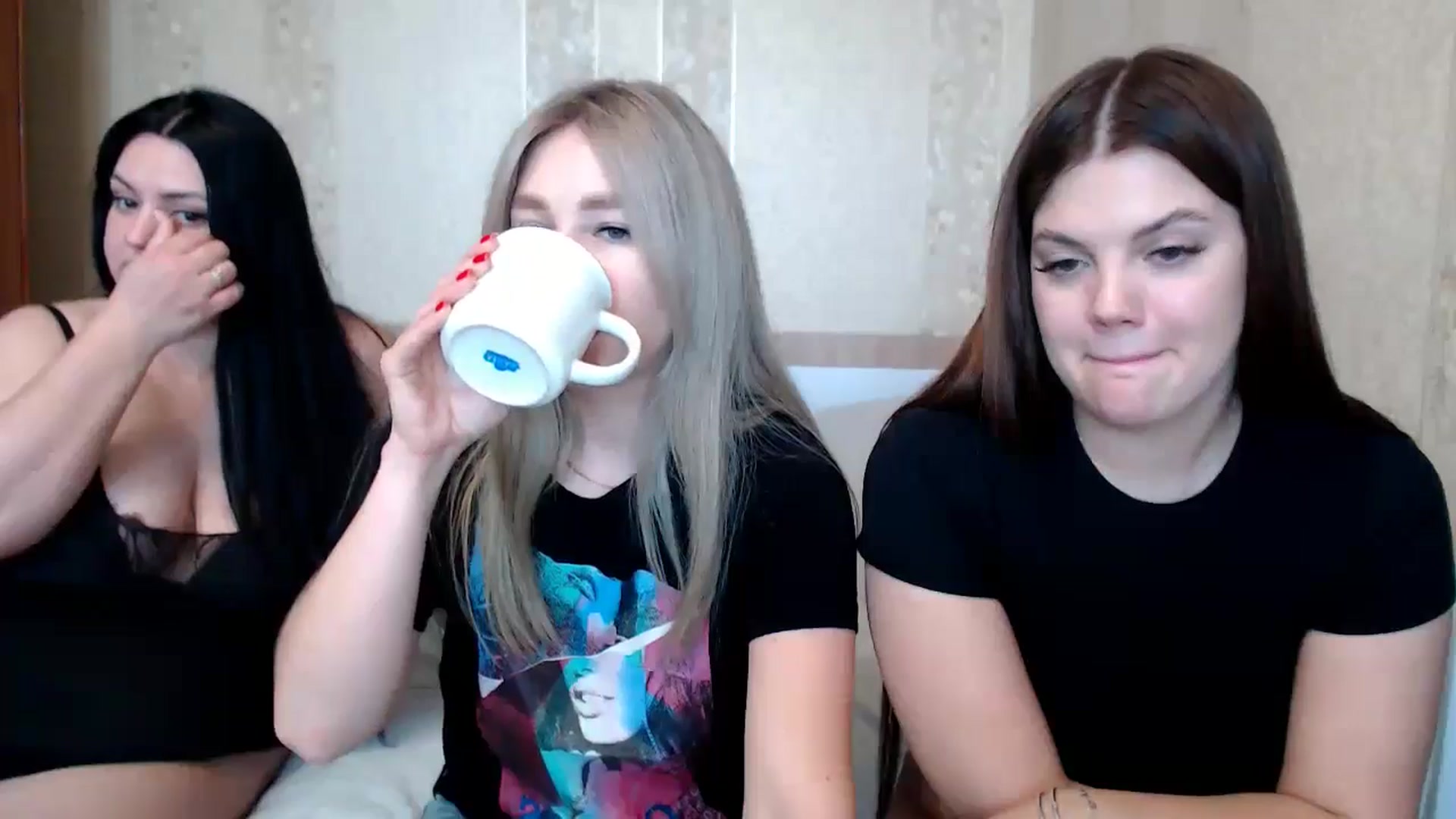 Gallery image thumbnail from Caramelkaa's myfreecams stream on, 05/18/2024, 11:10 image 13 of 20