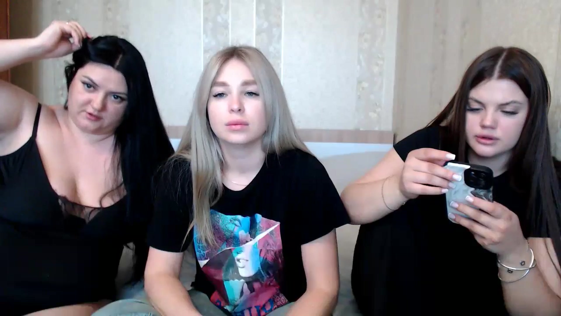 Gallery image thumbnail from Caramelkaa's myfreecams stream on, 05/18/2024, 11:10 image 7 of 20