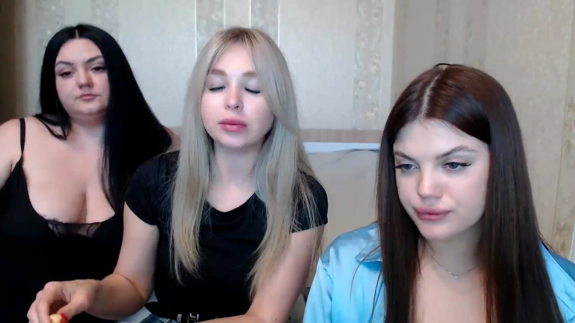 Gallery image thumbnail from Caramelkaa's myfreecams stream on, 05/19/2024, 12:03 image 2 of 20