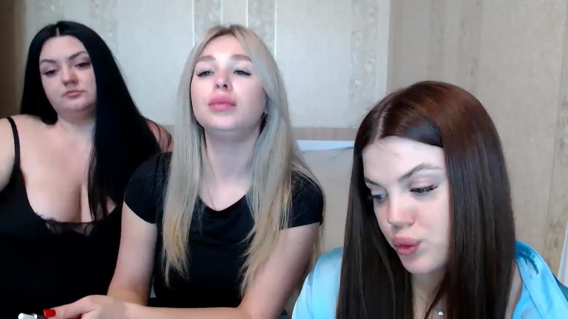 Gallery image thumbnail from Caramelkaa's myfreecams stream on, 05/19/2024, 12:03 image 3 of 20