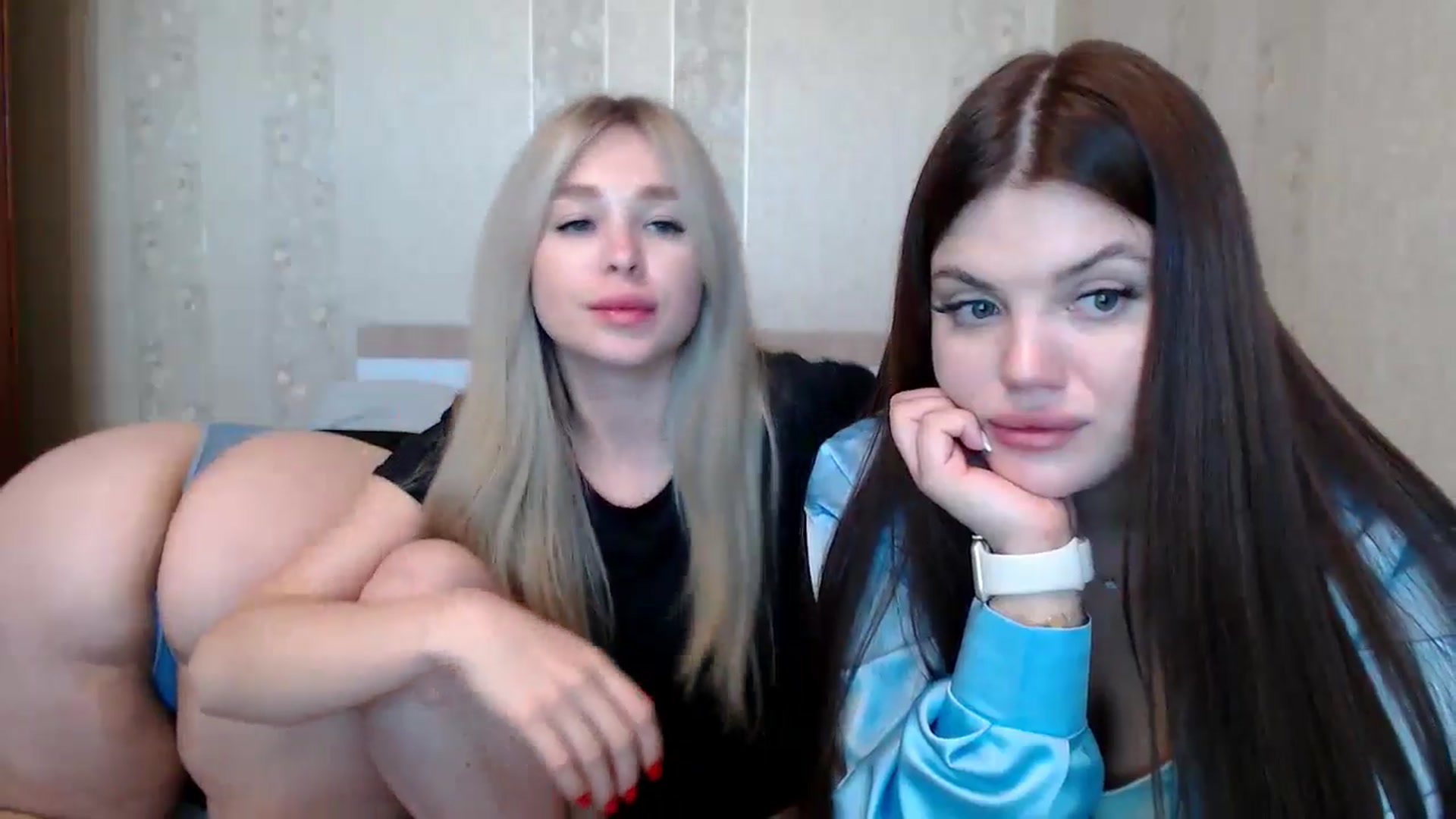 Gallery image thumbnail from Caramelkaa's myfreecams stream on, 05/19/2024, 12:03 image 13 of 20