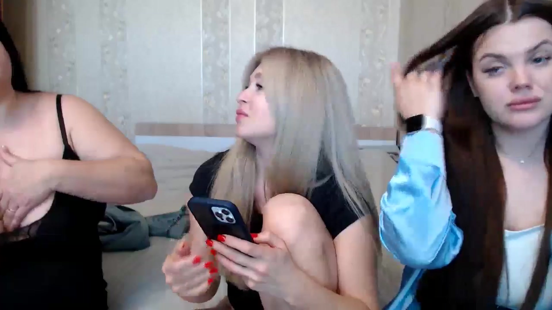 Gallery image thumbnail from Caramelkaa's myfreecams stream on, 05/19/2024, 12:03 image 10 of 20