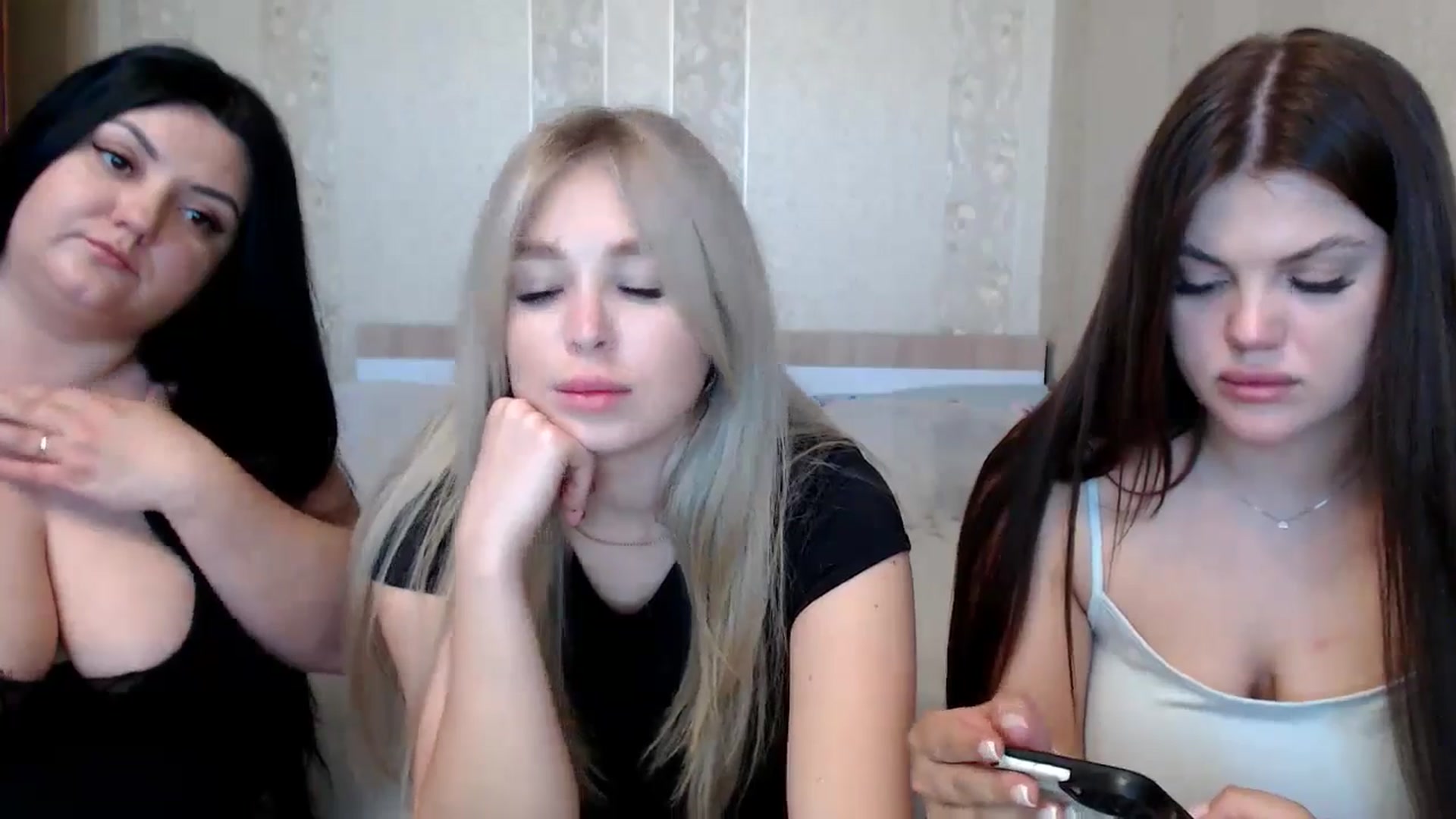 Gallery image thumbnail from Caramelkaa's myfreecams stream on, 05/19/2024, 13:28 image 2 of 20