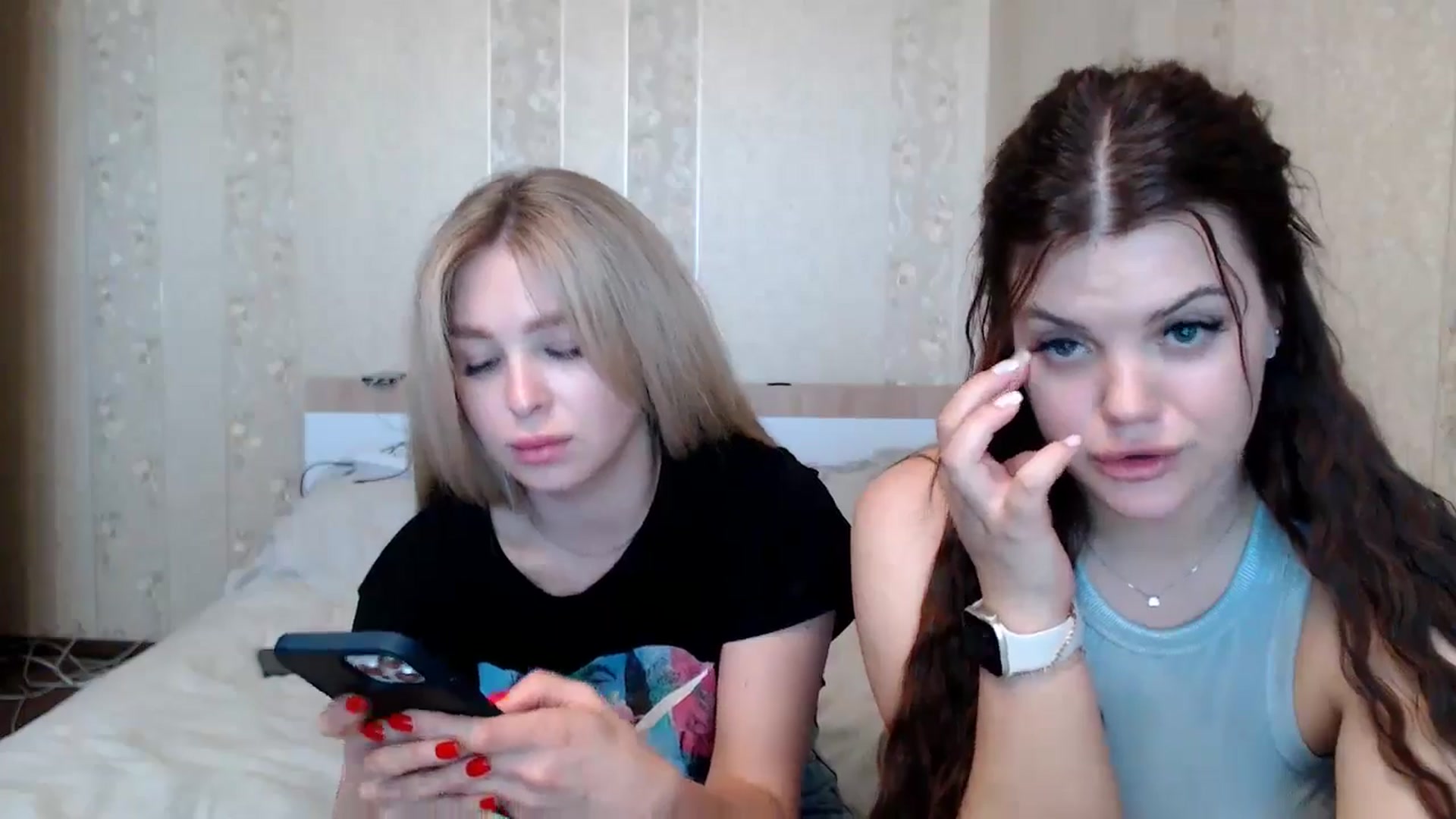 Gallery image thumbnail from Caramelkaa's myfreecams stream on, 05/23/2024, 13:29 image 15 of 20