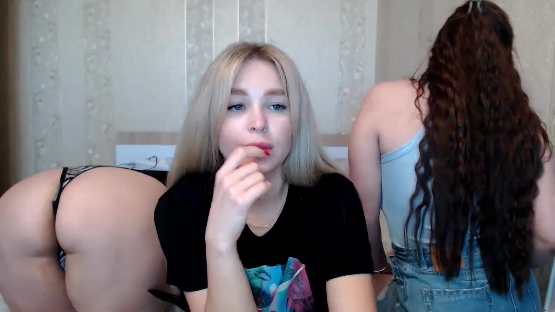 Gallery image thumbnail from Caramelkaa's myfreecams stream on, 05/23/2024, 13:54 image 17 of 20