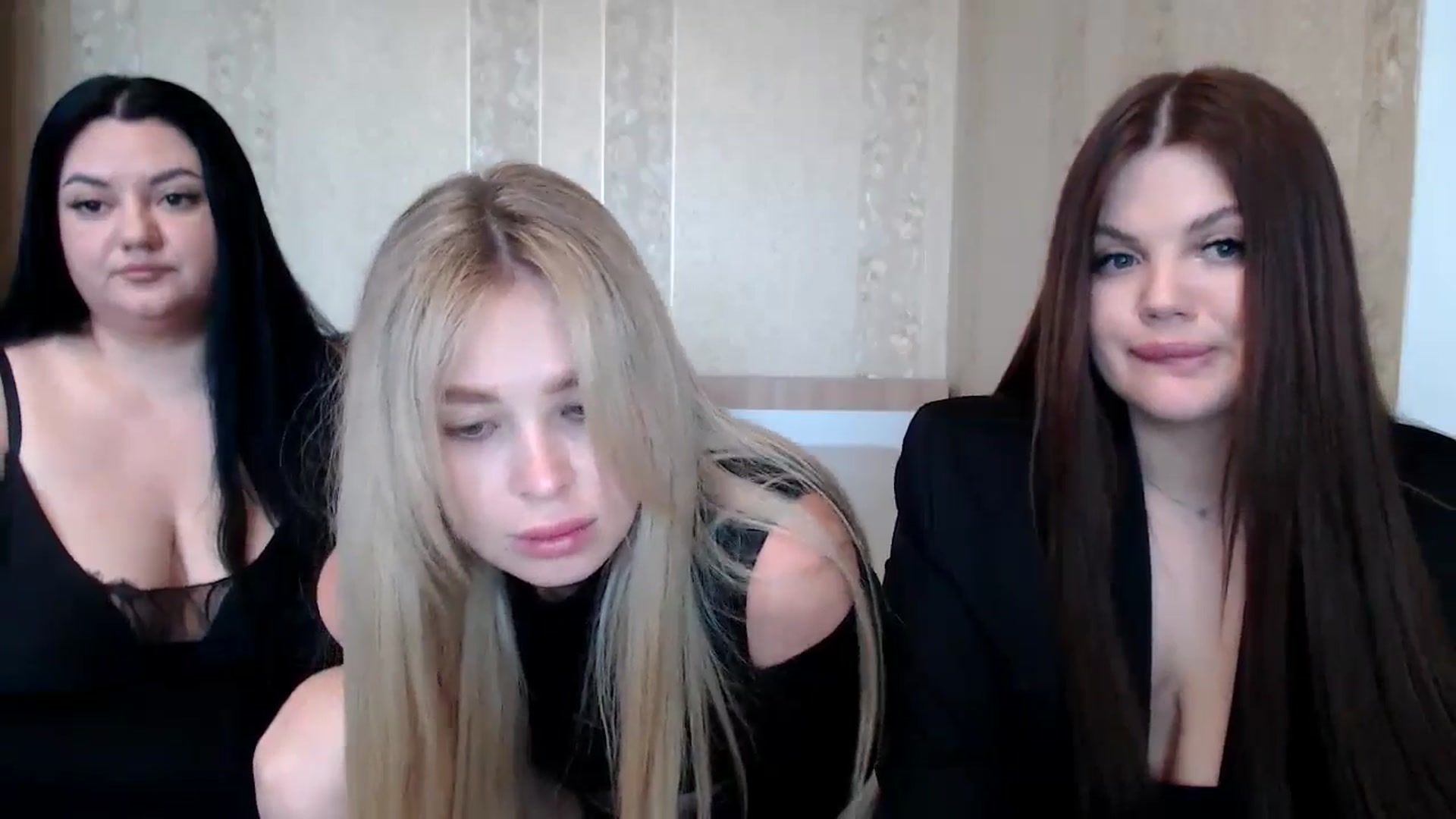 Gallery image thumbnail from Caramelkaa's myfreecams stream on, 05/27/2024, 08:12 image 9 of 20