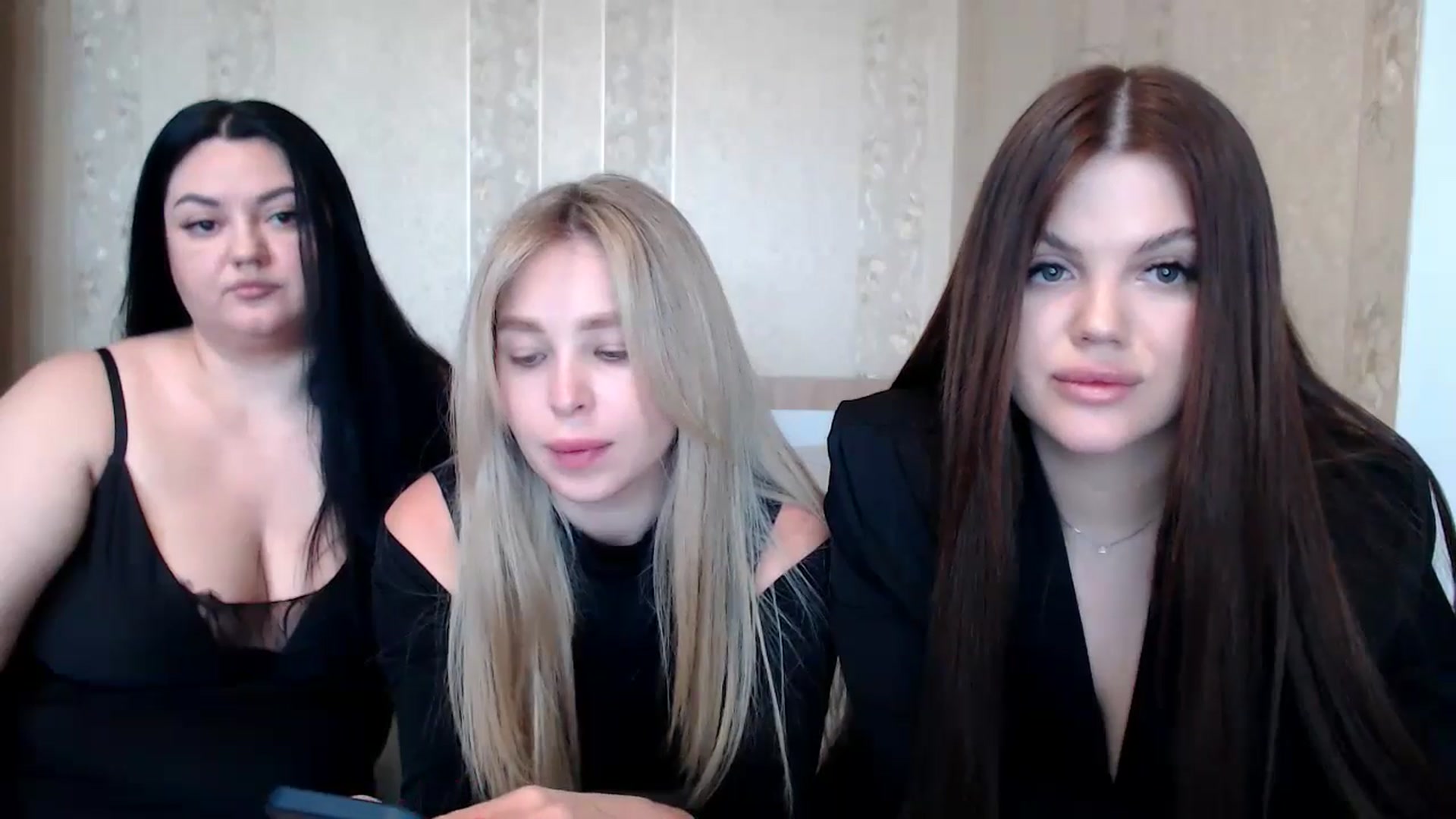 Gallery image thumbnail from Caramelkaa's myfreecams stream on, 05/27/2024, 08:12 image 3 of 20