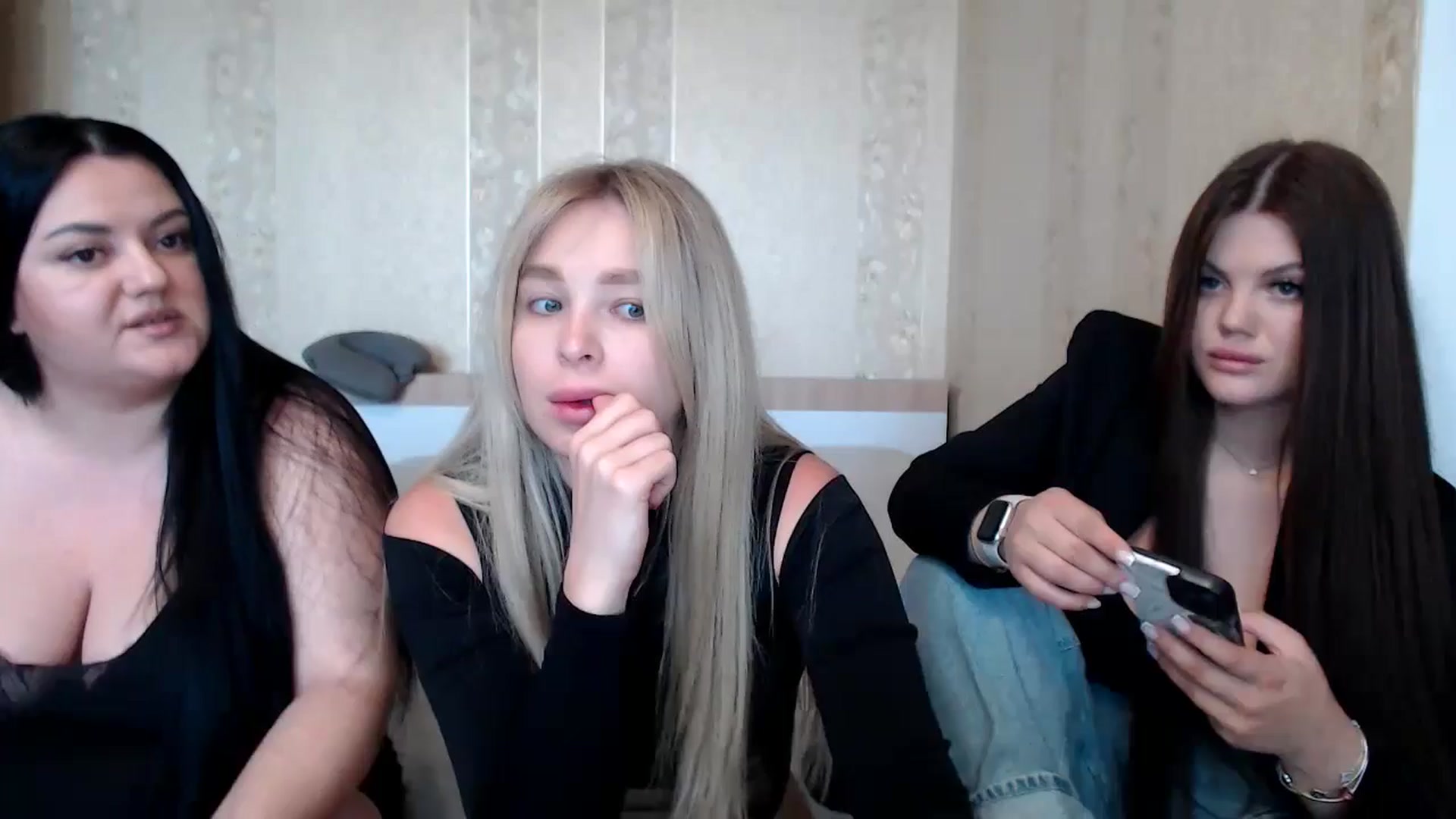 Gallery image thumbnail from Caramelkaa's myfreecams stream on, 05/27/2024, 08:25 image 9 of 20