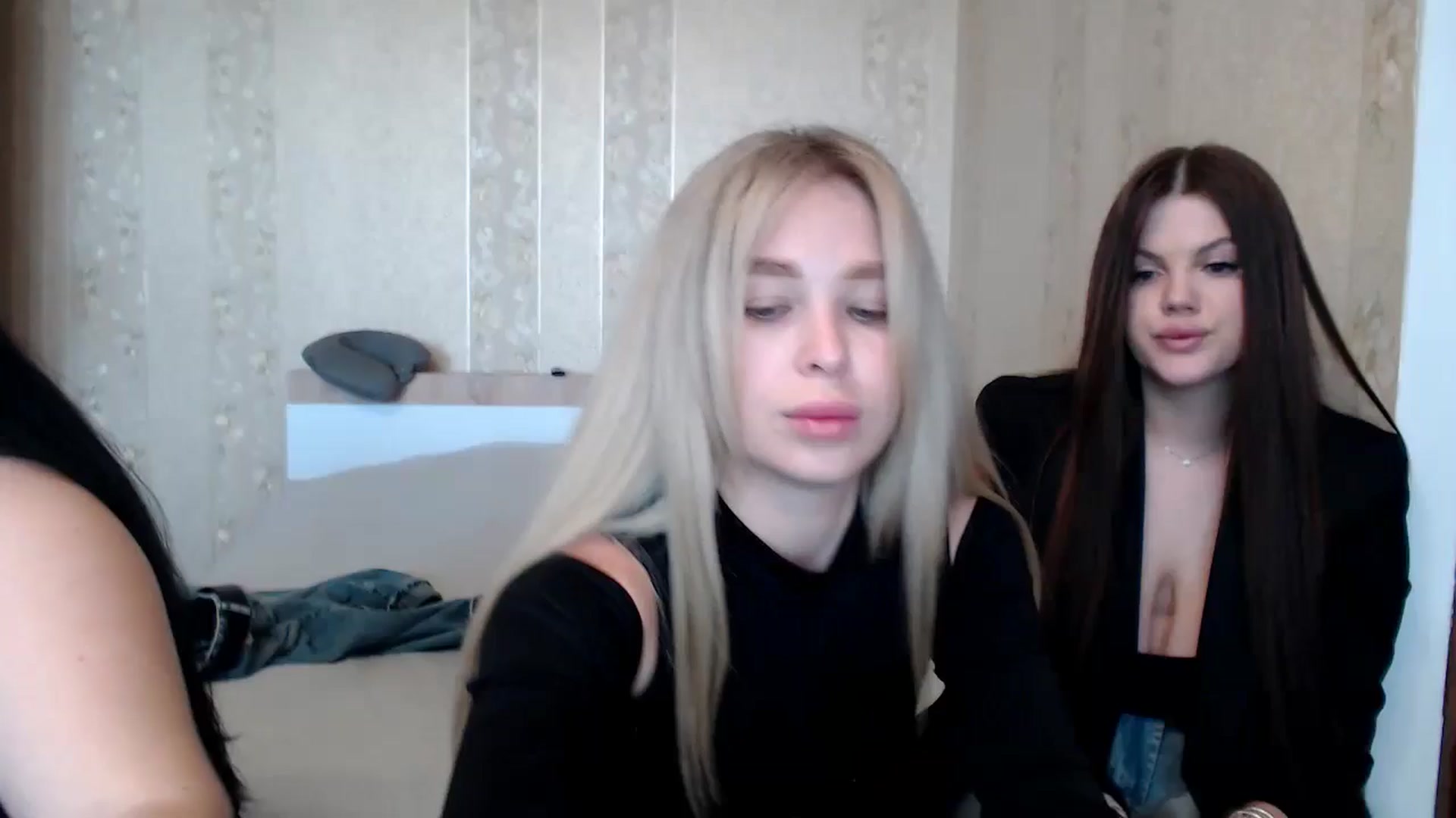 Gallery image thumbnail from Caramelkaa's myfreecams stream on, 05/27/2024, 08:25 image 2 of 20