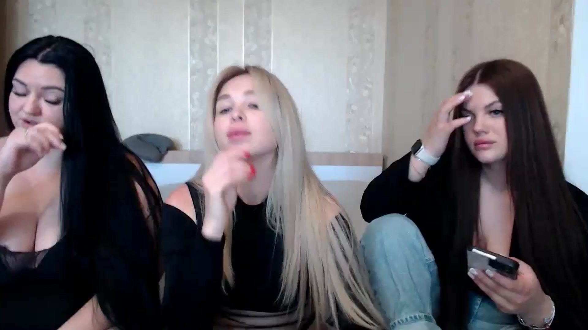 Gallery image thumbnail from Caramelkaa's myfreecams stream on, 05/27/2024, 08:25 image 7 of 20