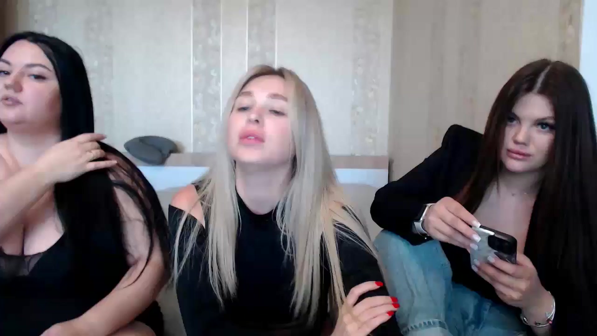 Gallery image thumbnail from Caramelkaa's myfreecams stream on, 05/27/2024, 08:25 image 6 of 20