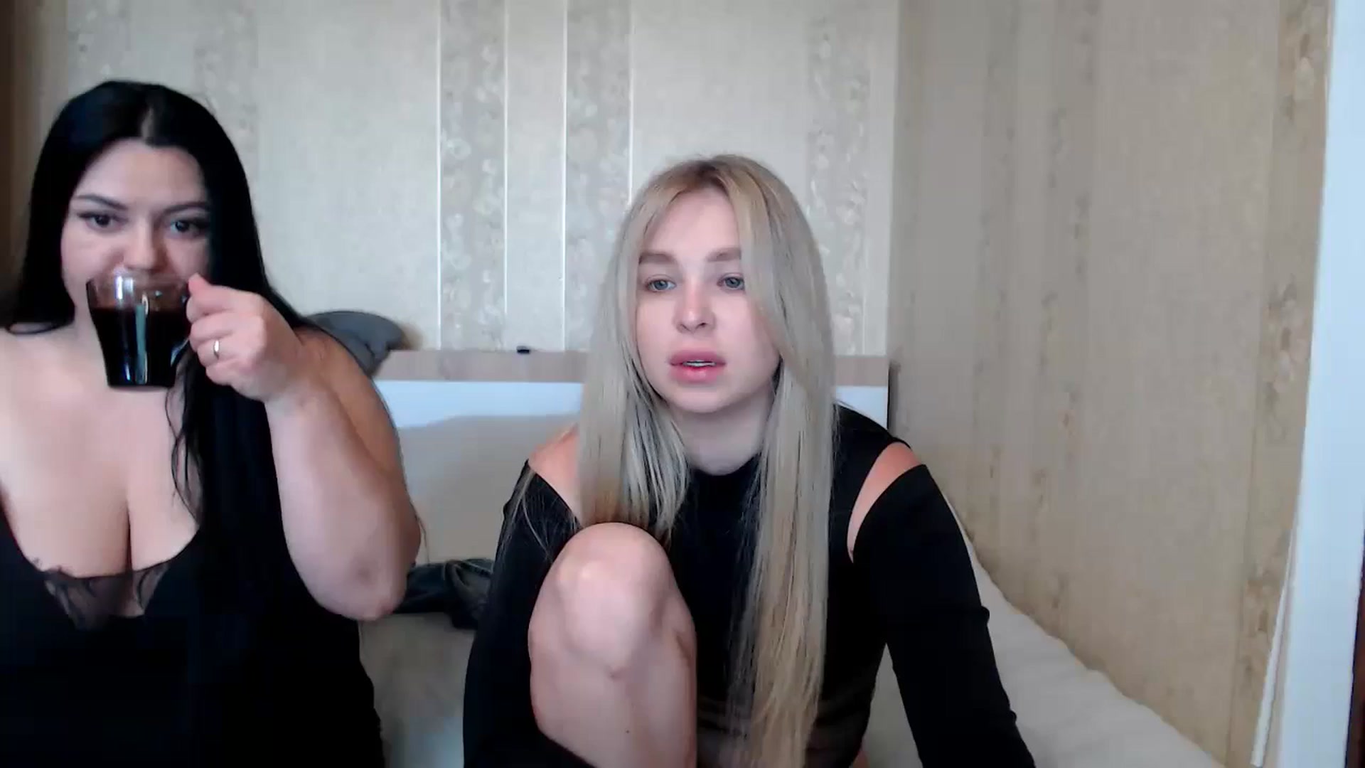 Gallery image thumbnail from Caramelkaa's myfreecams stream on, 05/27/2024, 08:25 image 15 of 20