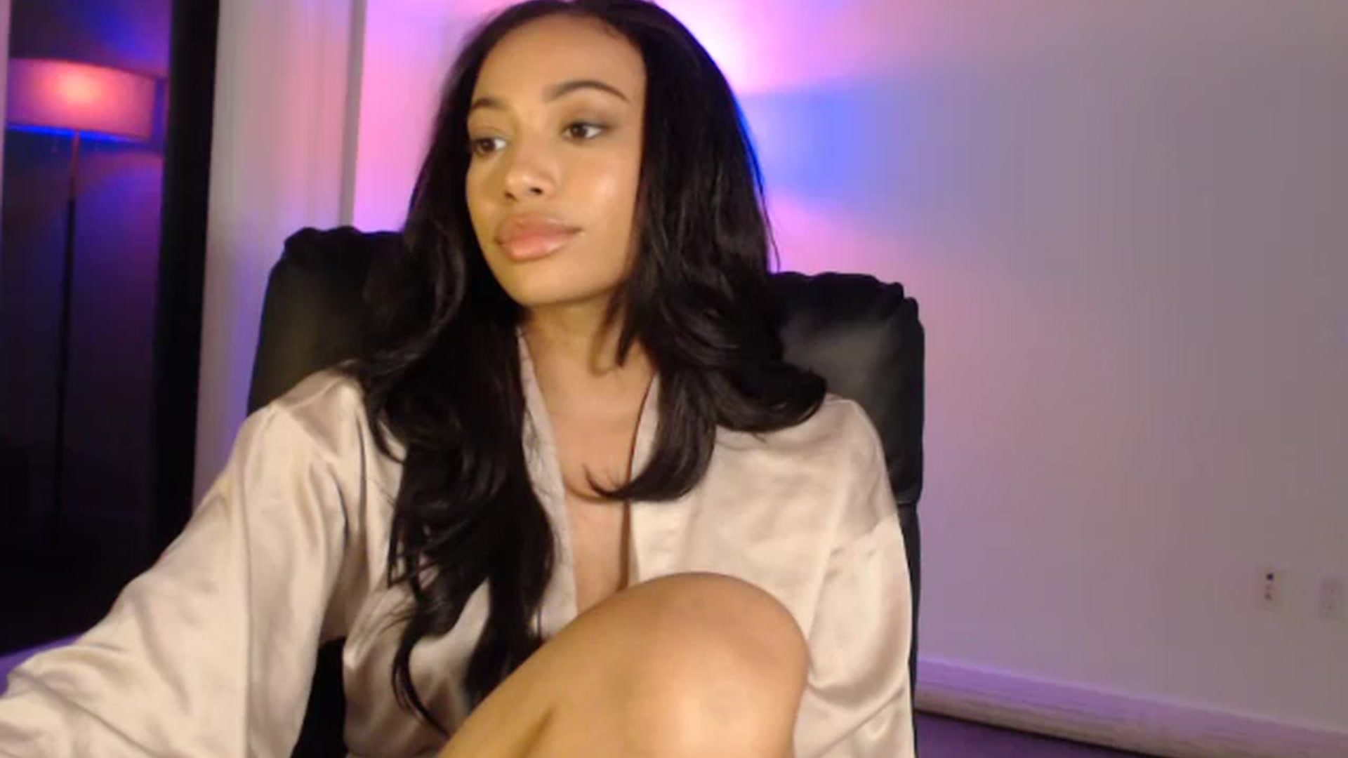Gallery image thumbnail from Caramelldoll1's myfreecams stream on, 05/02/2024, 02:54 image 1 of 20