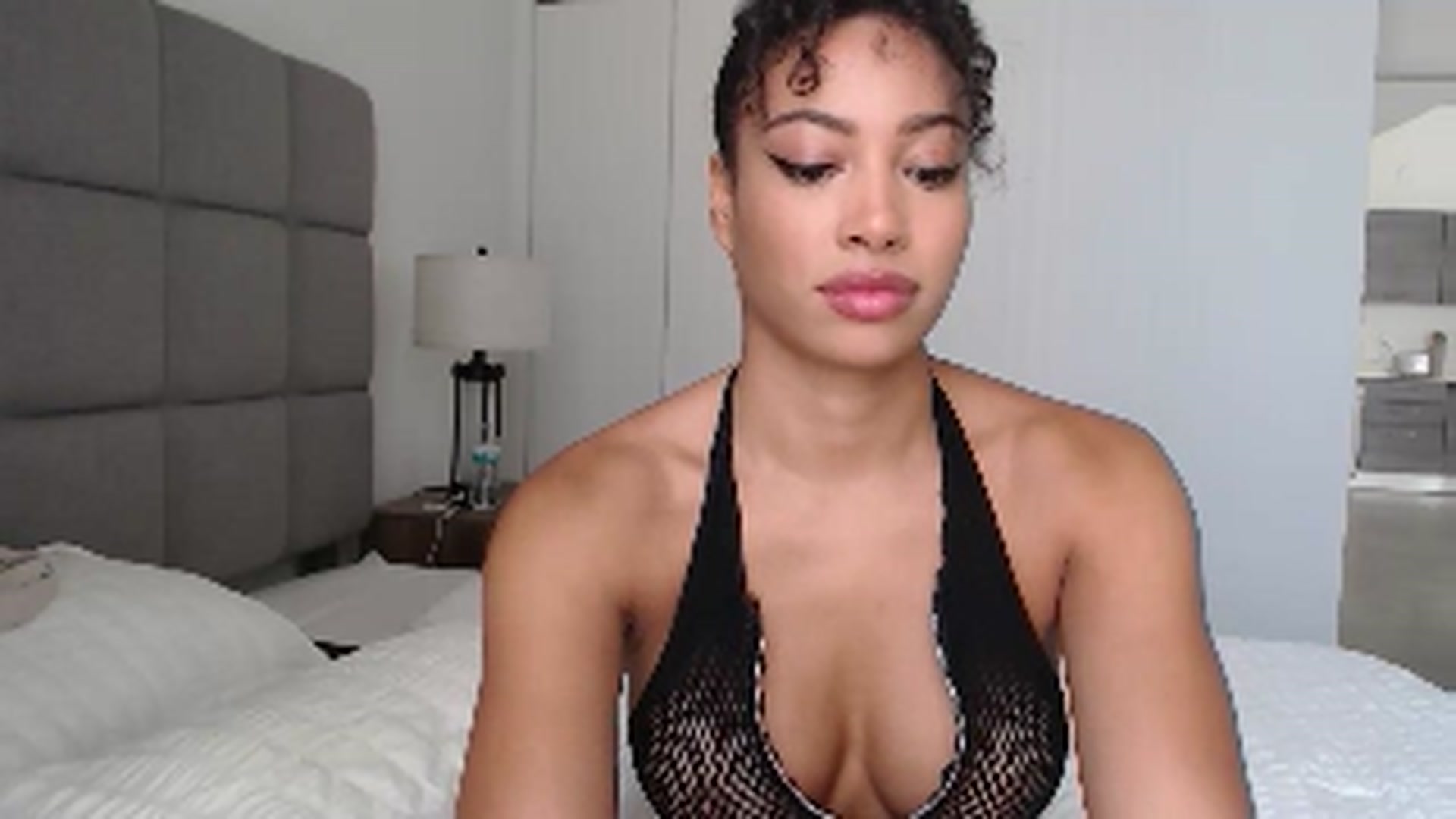 Gallery image thumbnail from Caramelldoll1's myfreecams stream on, 07/09/2024, 21:03 image 12 of 20