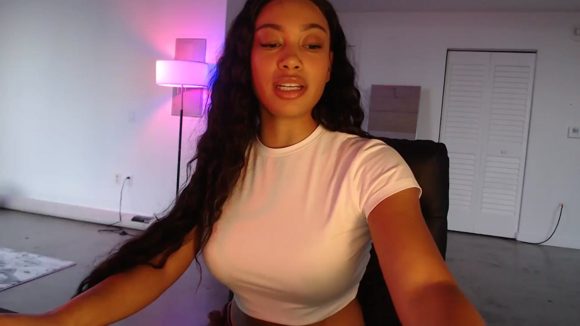 Gallery image thumbnail from Caramelldoll1's myfreecams stream on, 08/16/2024, 24:15 image 1 of 20