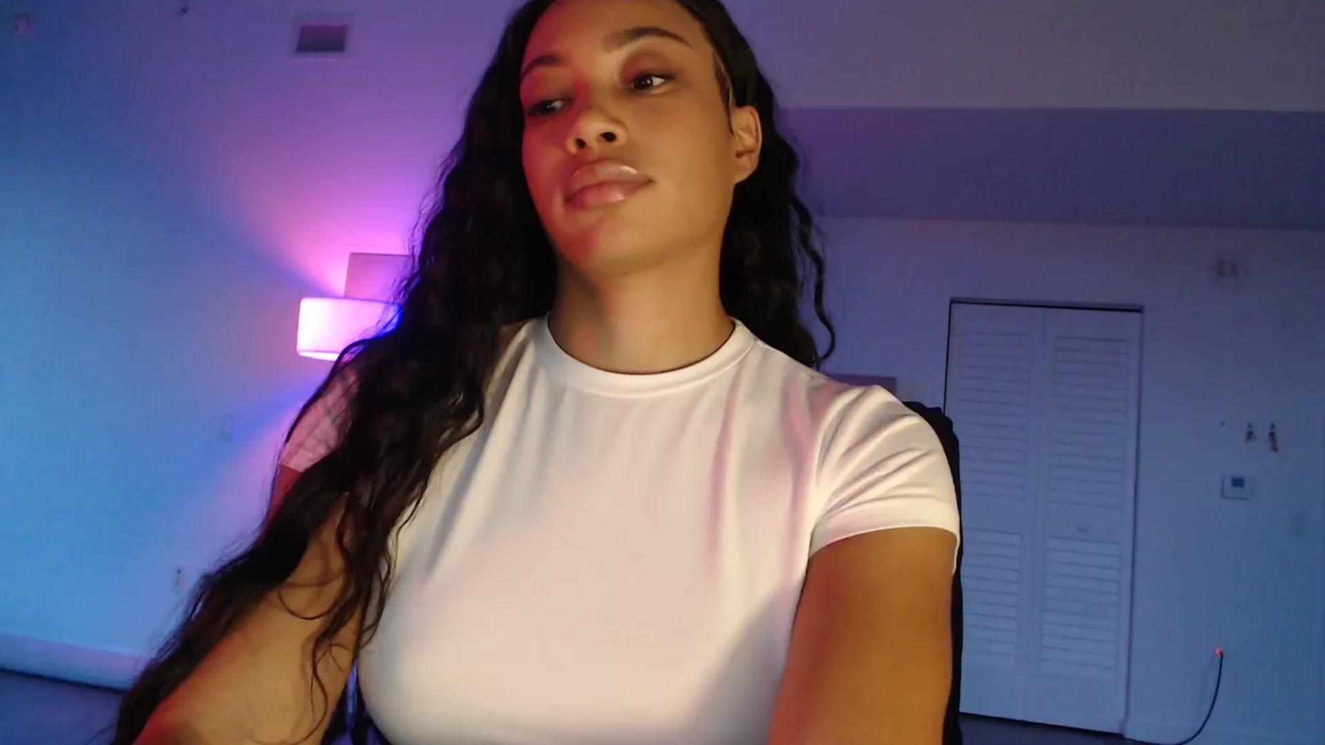 Gallery image thumbnail from Caramelldoll1's myfreecams stream on, 08/16/2024, 24:15 image 9 of 20