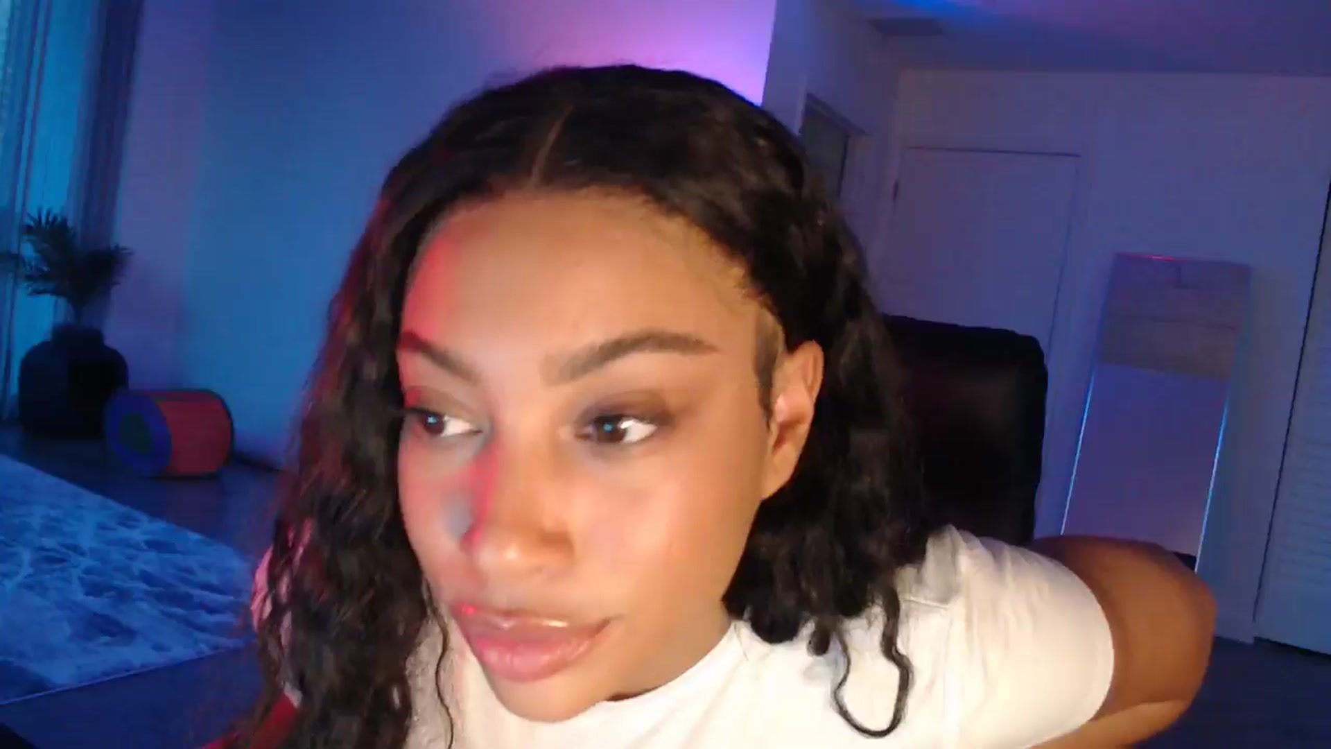 Gallery image thumbnail from Caramelldoll1's myfreecams stream on, 08/16/2024, 24:15 image 15 of 20
