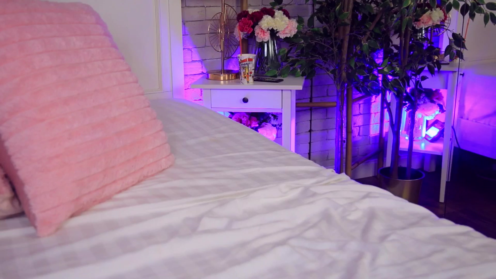 Gallery image thumbnail from CarlaWhiteX's myfreecams stream on, 12/12/2025, 11:55 image 13 of 20