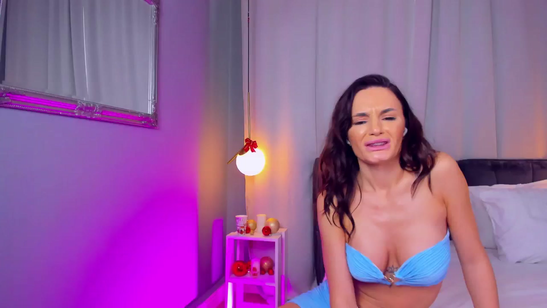 Gallery image thumbnail from CarlaWhiteX's myfreecams stream on, 01/04/2026, 11:04 image 15 of 20