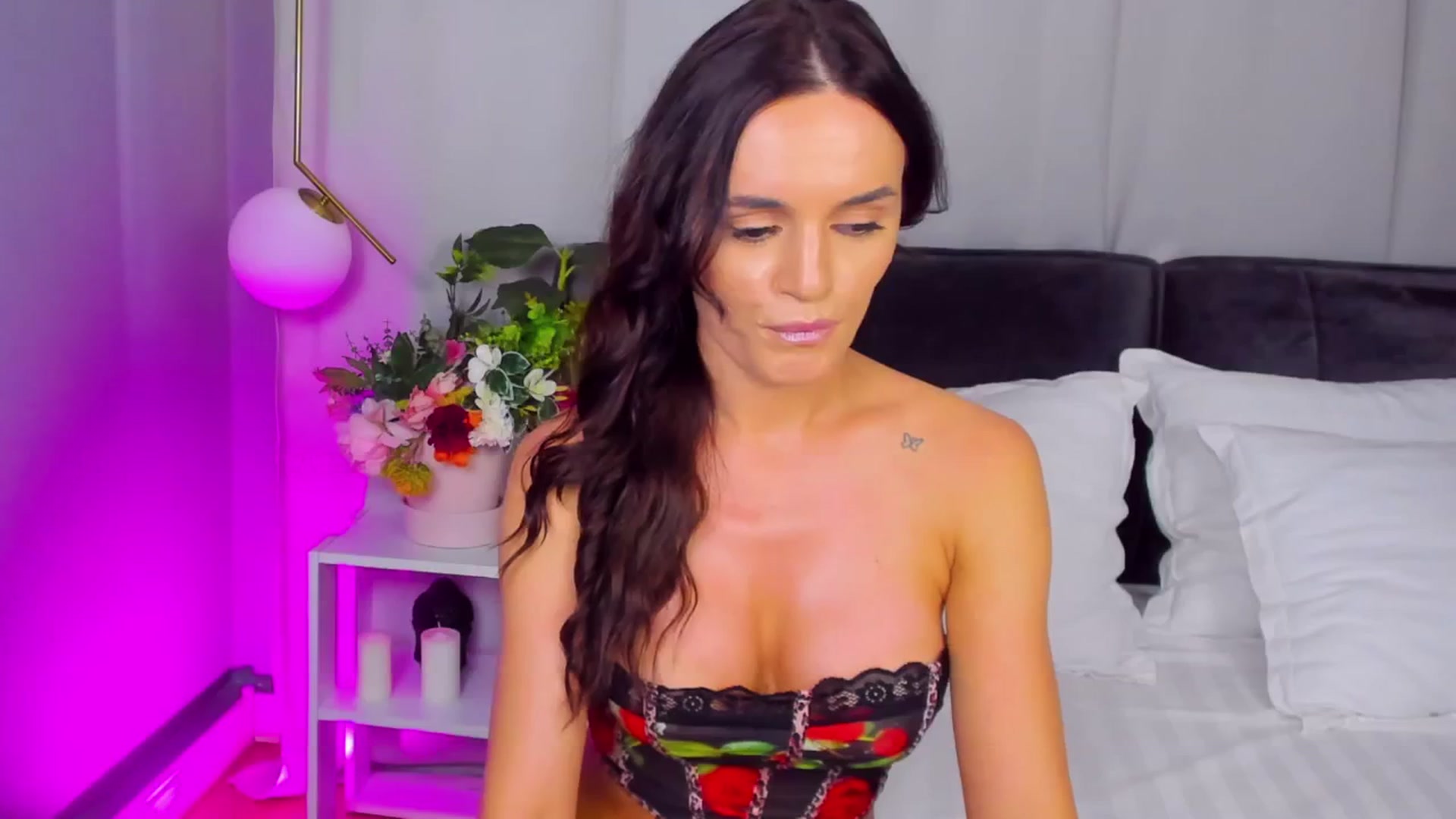 Gallery image thumbnail from CarlaWhiteX's myfreecams stream on, 02/25/2026, 11:54 image 14 of 20