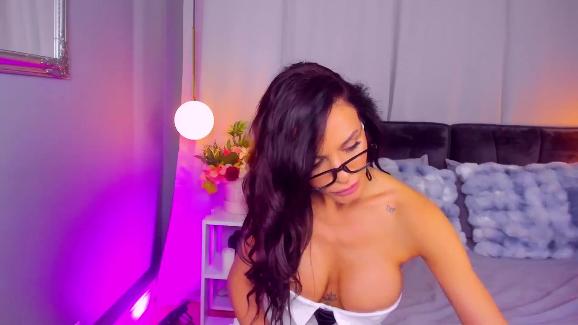 Gallery image thumbnail from CarlaWhiteX's myfreecams stream on, 04/09/2026, 08:04 image 5 of 20