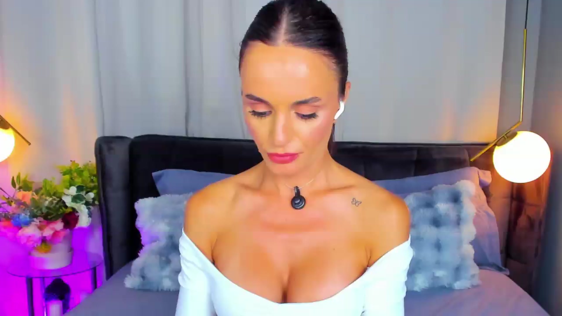 Gallery image thumbnail from CarlaWhiteX's myfreecams stream on, 08/11/2026, 10:45 image 8 of 20