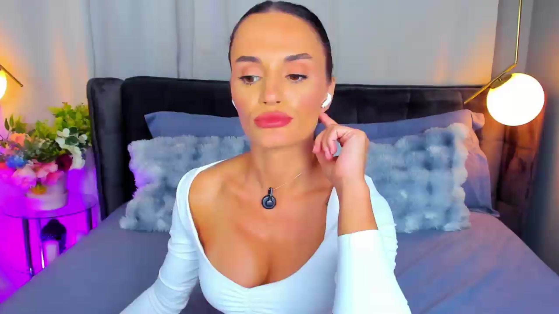 Gallery image thumbnail from CarlaWhiteX's myfreecams stream on, 08/11/2026, 10:45 image 9 of 20
